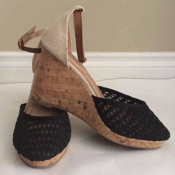 APT 9 women’s Ankle strap wedge Sandals - Picture 2 of 7